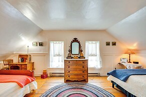 True North Farm House - Historic Family Home