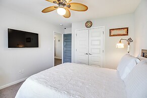 1 Mi to Shopping District: Chic Springfield Home