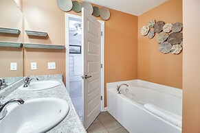 1 Mi to Shopping District: Chic Springfield Home