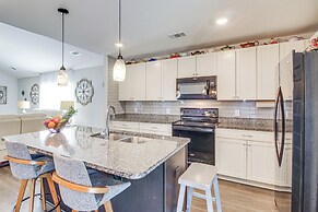 1 Mi to Shopping District: Chic Springfield Home