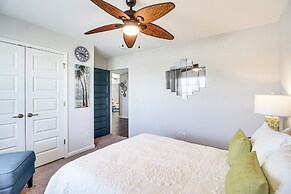 1 Mi to Shopping District: Chic Springfield Home