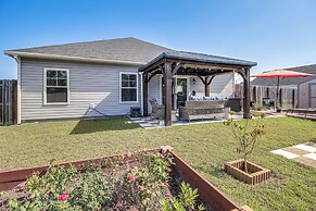 1 Mi to Shopping District: Chic Springfield Home