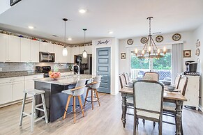 1 Mi to Shopping District: Chic Springfield Home