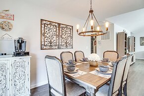 1 Mi to Shopping District: Chic Springfield Home