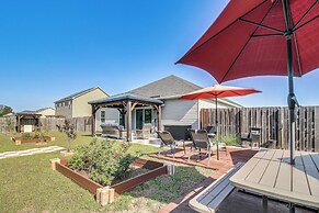 1 Mi to Shopping District: Chic Springfield Home