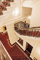 Claridge House by SLO