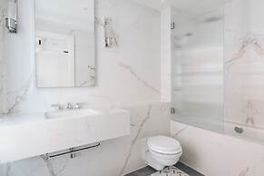 Claridge House by SLO