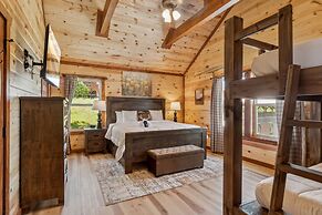 Splash Mountain Lodge 8 Bedroom Cabin
