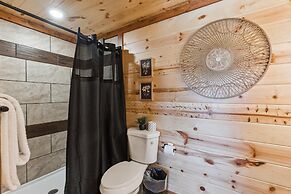 Splash Mountain Lodge 8 Bedroom Cabin