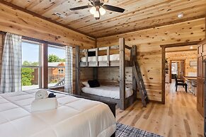 Splash Mountain Lodge 8 Bedroom Cabin