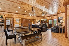 Splash Mountain Lodge 8 Bedroom Cabin