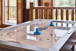 Splash Mountain Lodge 8 Bedroom Cabin