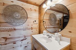 Splash Mountain Lodge 8 Bedroom Cabin