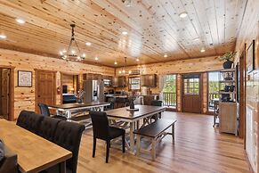 Splash Mountain Lodge 8 Bedroom Cabin