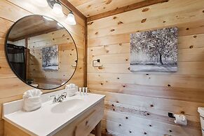 Splash Mountain Lodge 8 Bedroom Cabin