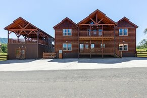 Splash Mountain Lodge 8 Bedroom Cabin