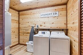 Splash Mountain Lodge 8 Bedroom Cabin