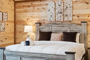 Splash Mountain Lodge 8 Bedroom Cabin