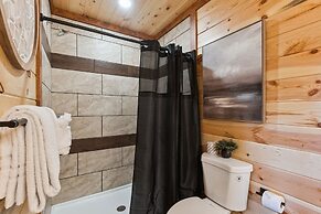 Splash Mountain Lodge 8 Bedroom Cabin