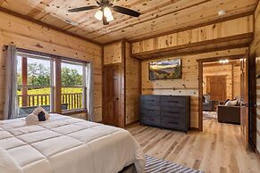 Splash Mountain Lodge 8 Bedroom Cabin