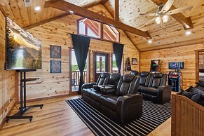 Splash Mountain Lodge 8 Bedroom Cabin