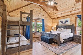 Splash Mountain Lodge 8 Bedroom Cabin