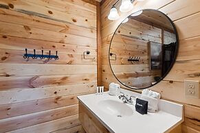 Splash Mountain Lodge 8 Bedroom Cabin