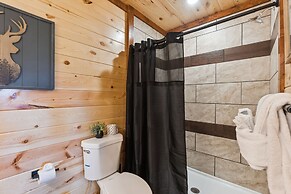 Splash Mountain Lodge 8 Bedroom Cabin