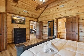 Splash Mountain Lodge 8 Bedroom Cabin