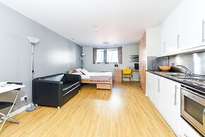 Student Only Lady Nicolson Court