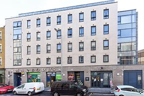 Student Only Lady Nicolson Court