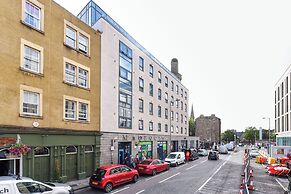 Student Only Lady Nicolson Court