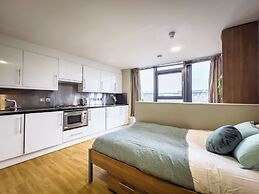Student Only Lady Nicolson Court