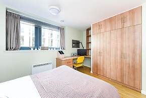Student Only Lady Nicolson Court