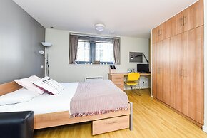 Student Only Lady Nicolson Court