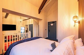 The Old Lyric Hall - St David Aparthotel