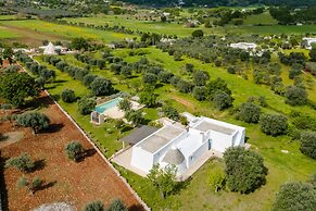 Ker Rail Villa With Pool by Wonderful Italy