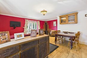Host Stay Stone Crop Cottage