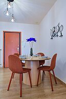 Royal Blue Central House by Checkin