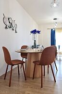 Royal Blue Central House by Checkin