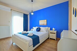 Royal Blue Central House by Checkin