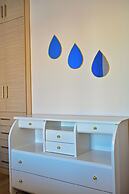 Royal Blue Central House by Checkin