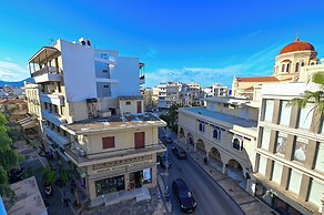 Royal Blue Central House by Checkin