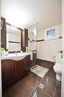 Royal Blue Central House by Checkin