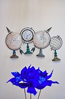 Royal Blue Central House by Checkin