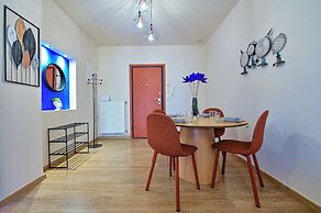 Royal Blue Central House by Checkin