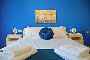 Royal Blue Central House by Checkin