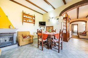 Spacious Three Room Apartment in the Heart of Orosei