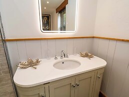 Crossbutts Farmhouse