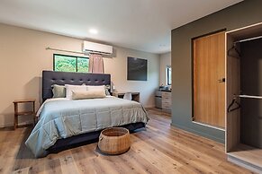 Lora Loca Inn